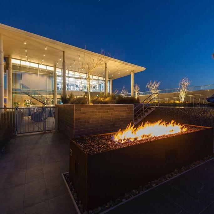Luxury Highrise In Midtown - Skyline Views And Chic Decor Apartment Houston Exterior photo