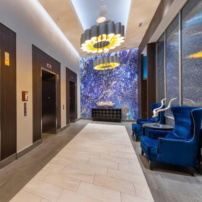 Luxury Highrise In Midtown - Skyline Views And Chic Decor Apartment Houston Exterior photo