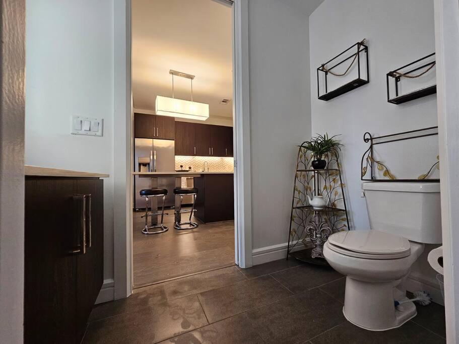 Luxury Highrise In Midtown - Skyline Views And Chic Decor Apartment Houston Exterior photo