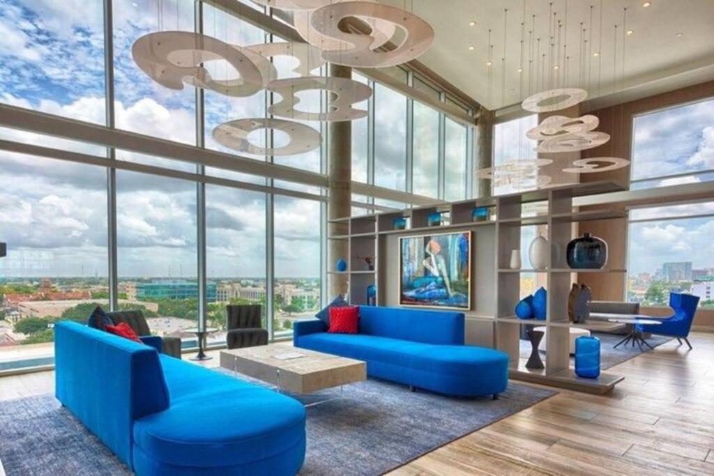 Luxury Highrise In Midtown - Skyline Views And Chic Decor Apartment Houston Exterior photo