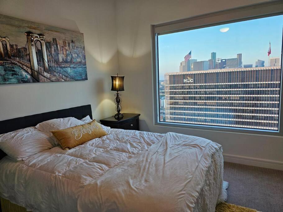 Luxury Highrise In Midtown - Skyline Views And Chic Decor Apartment Houston Exterior photo