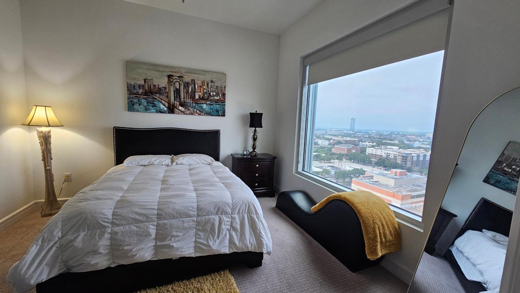 Luxury Highrise In Midtown - Skyline Views And Chic Decor Apartment Houston Exterior photo