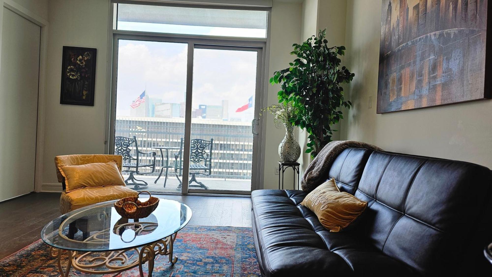 Luxury Highrise In Midtown - Skyline Views And Chic Decor Apartment Houston Exterior photo